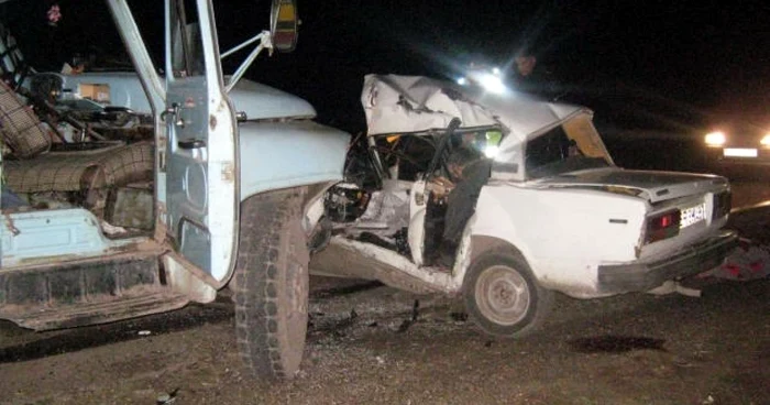 Şoferul şi trei pasageri au decedat pe loc