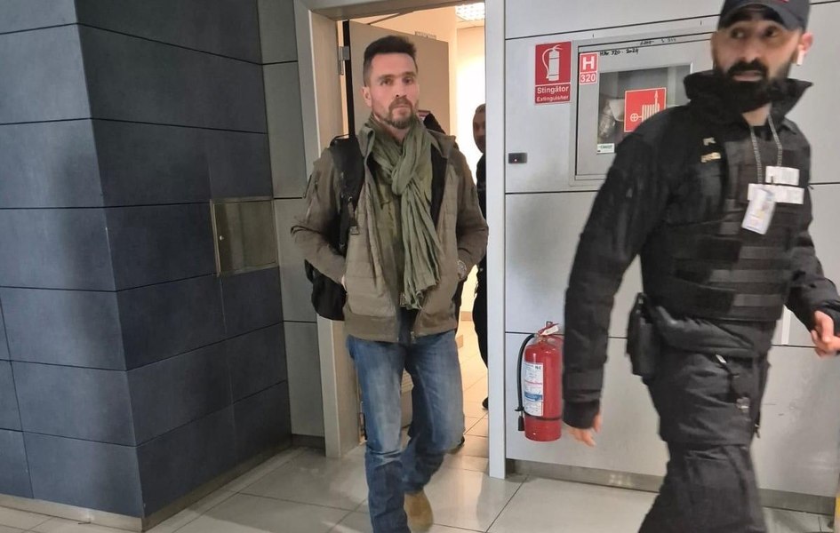 Eugen Sechila, bodyguardul lui Călin Georgescu, a fost oprit pe aeroportul Otopeni și dus la audieri