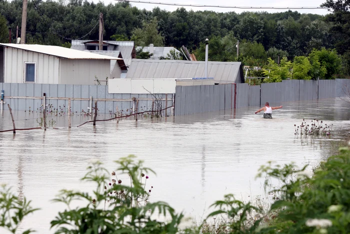 Copilul a fost luat de viitura formată pe un pârâu