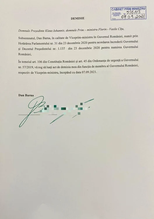 
    Ca o adevărată trupă de comando, Dan Barna și miniștrii USR PLUS iau cu asalt Guvernul pentru a-și prezenta demisiileSursa foto: Facebook/Dan Barna  