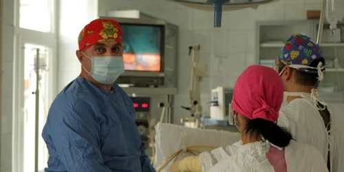 Medicul Mihai Ion a făcut până acum aproape 10.000 de operaţii. Bogdan Crăciun