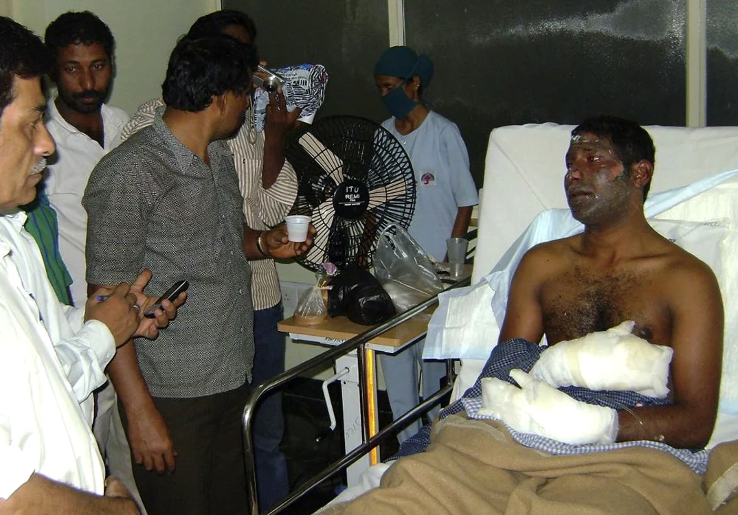 
    Unul dintre supravieţuitorii catastrofei aviatice din Mangalore, India  