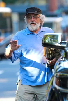 Robert De Niro spotted leaving his office in Tribeca jpeg