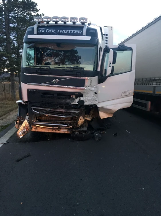Accident mortal pe Dealul Negru DN7 la graniţa din Vâlcea şi Argeş Foto Adevărul