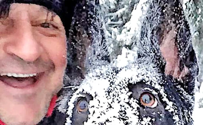 
    Paul are succes  pe Internet cu  această poză  