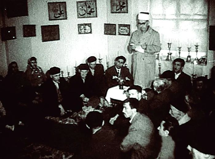 Imamul  Recep Hodja comunică locuitorilor, în 1963, că insula va fi scufundată