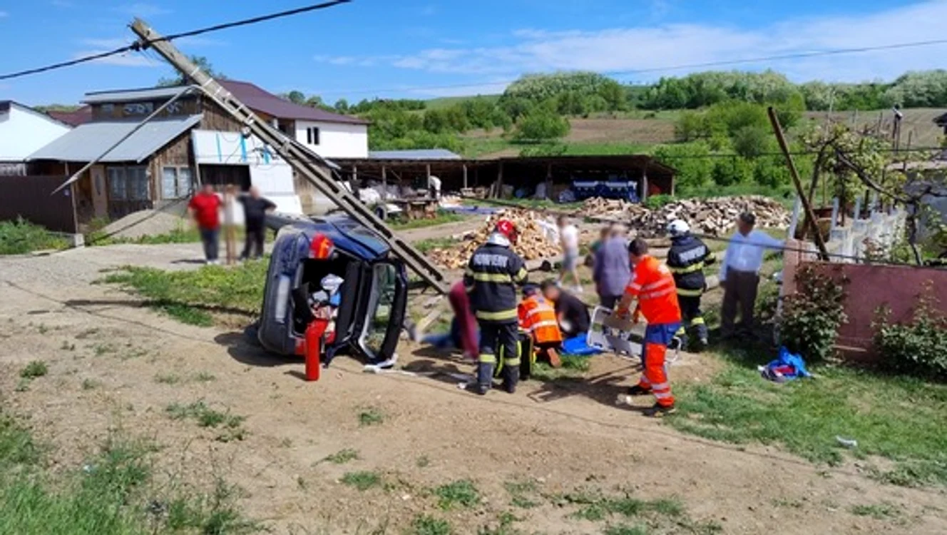 Cinci persoane au fost rănite în urma accidentului rutier FOTO ISU Suceava