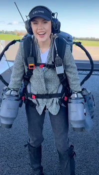 Nu a experimentat doar o plimbare cu elicopterul ci și experiență desprinsă parcă din filmele din viitor, așa cum a spus chiar ea