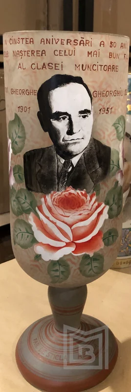 Expoziția „Între Gheorghe Gheorghiu-Dej și Nicolae Ceaușescu. Portretul comunist în colecțiile Muzeului Municipiului București”