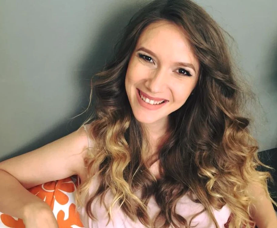 
    Adela Popescu este prezentatoarea "Vorbeşte lumea" de la Pro TvFoto: arhivă personală  