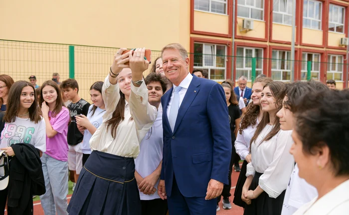 Klaus Iohannis la Scoala nr 11 din Buzau FOTO Presidency