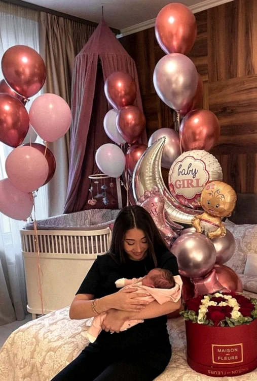 
    Nicole Cherry a născut-o pe Anastasia cu câteva zile înainte de a împlini 23 de anifoto: arhiva personală/Instagram  