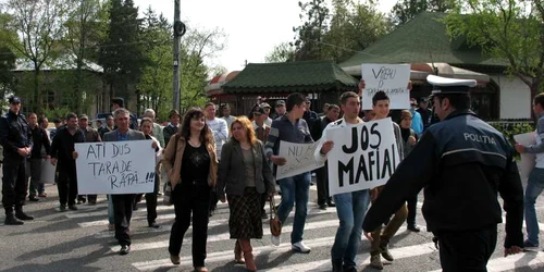 La protest au participat sute de oameni