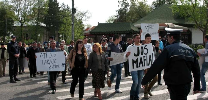 La protest au participat sute de oameni