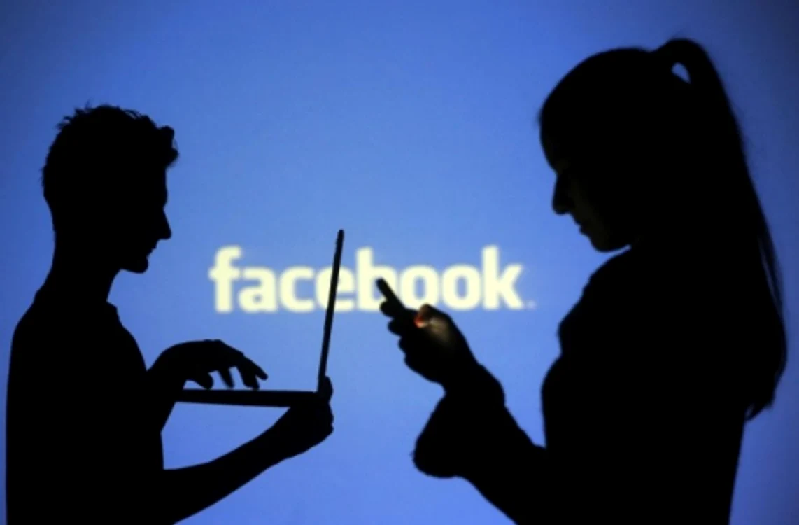 Facebook a modificat conţinutul informaţiilor care apăreau pe wall, făcându-le mai "triste" sau mai "fericite"