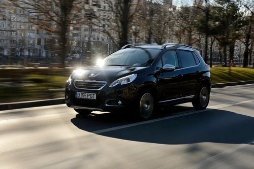 Test Drive Peugeot 2008 1.6 e-HDI Allure