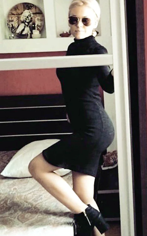 
    Misha a redevenit  sexy și a lansat piesa  “Te strig”, alături de  soțul ei, Connect-R  