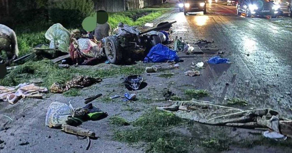 Un șofer beat și cu permisul anulat a spulberat o căruță în care erau zece persoane. Trei copii şi patru adulţi sunt răniți
