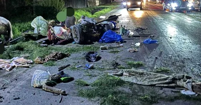 Un șofer beat și cu permisul anulat a spulberat o căruță în care erau zece persoane. Trei copii şi patru adulţi sunt răniți