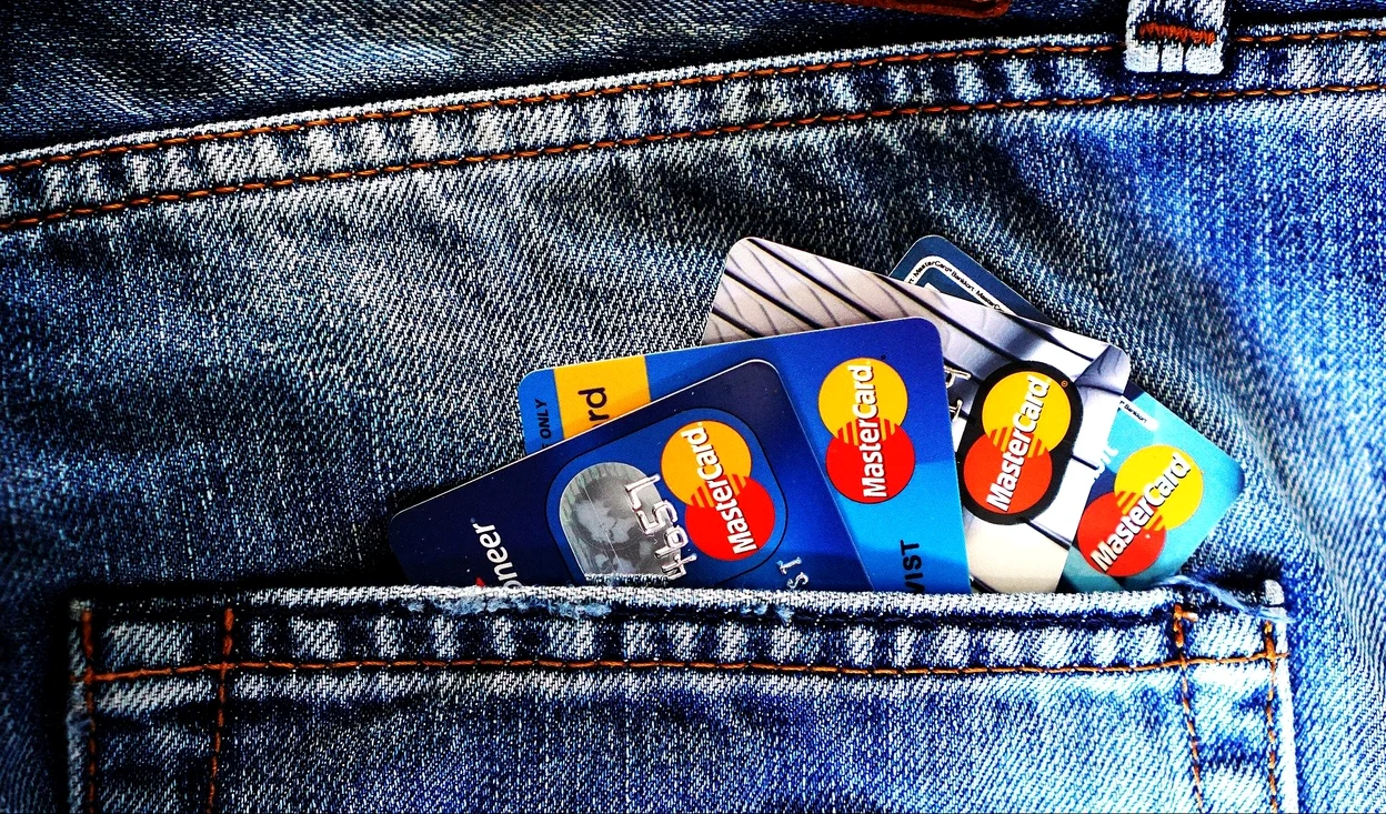 Plățile cu carduri au crescut cu 10% în trimestrul II 2020 pe fondul pandemiei