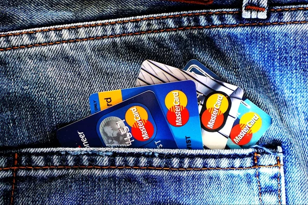 Plățile cu carduri au crescut cu 10% în trimestrul II 2020 pe fondul pandemiei