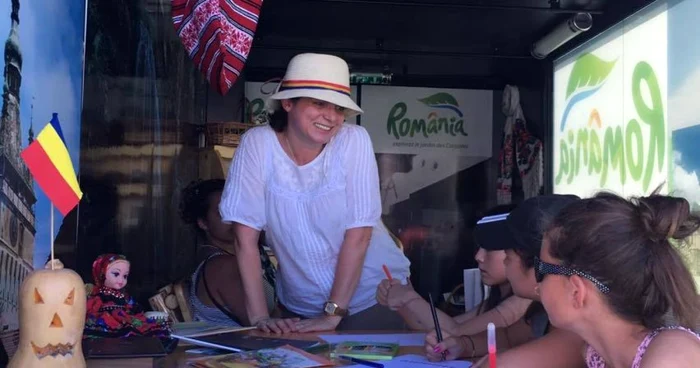 Simona Le Roy, la standul României de la Euro 2016, Paris