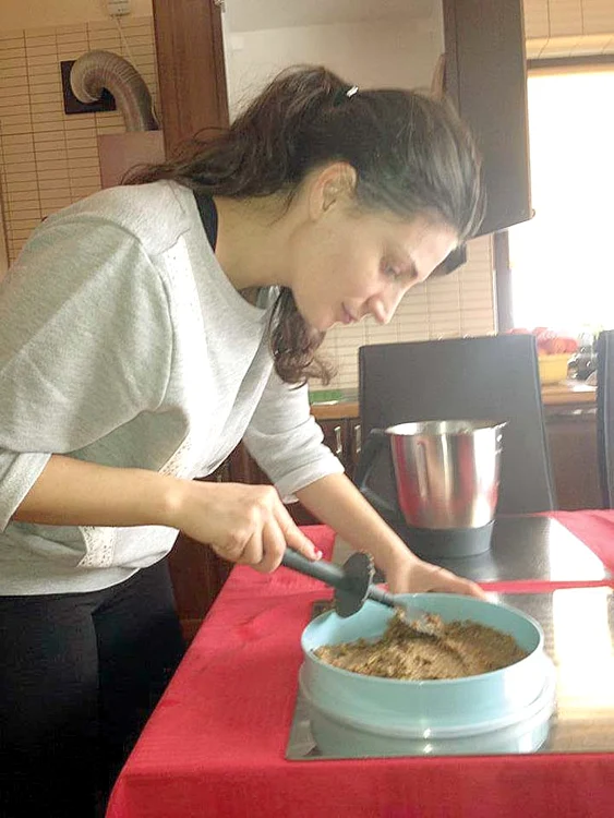 Weekendul trecut,  între două cure, Ioana  s-a răsfăţat şi şi-a pus  în farfurie tot ce a poftit