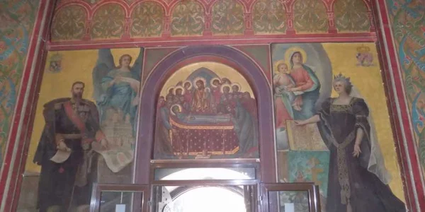 Mormântul Reginei Elisabeta şi a Regelui Carol l de la Mănăstirea Curtea de Argeş FOTO Mircea Merticariu