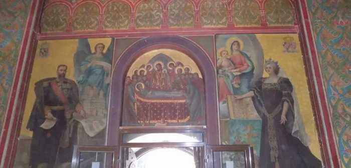 Mormântul Reginei Elisabeta şi a Regelui Carol l de la Mănăstirea Curtea de Argeş FOTO Mircea Merticariu