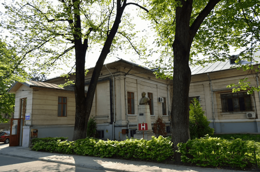 Povestea doctorului grec care și-a donat toată averea unui spital din România. Ce spunea Regina Elisabeta despre el