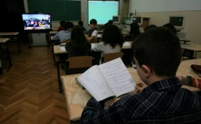 Elevii erau nerăbdători să înceapă lecția virtuală de fizică