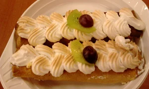 clatite cu branza dulce de vaci si bezea crocanta jpeg