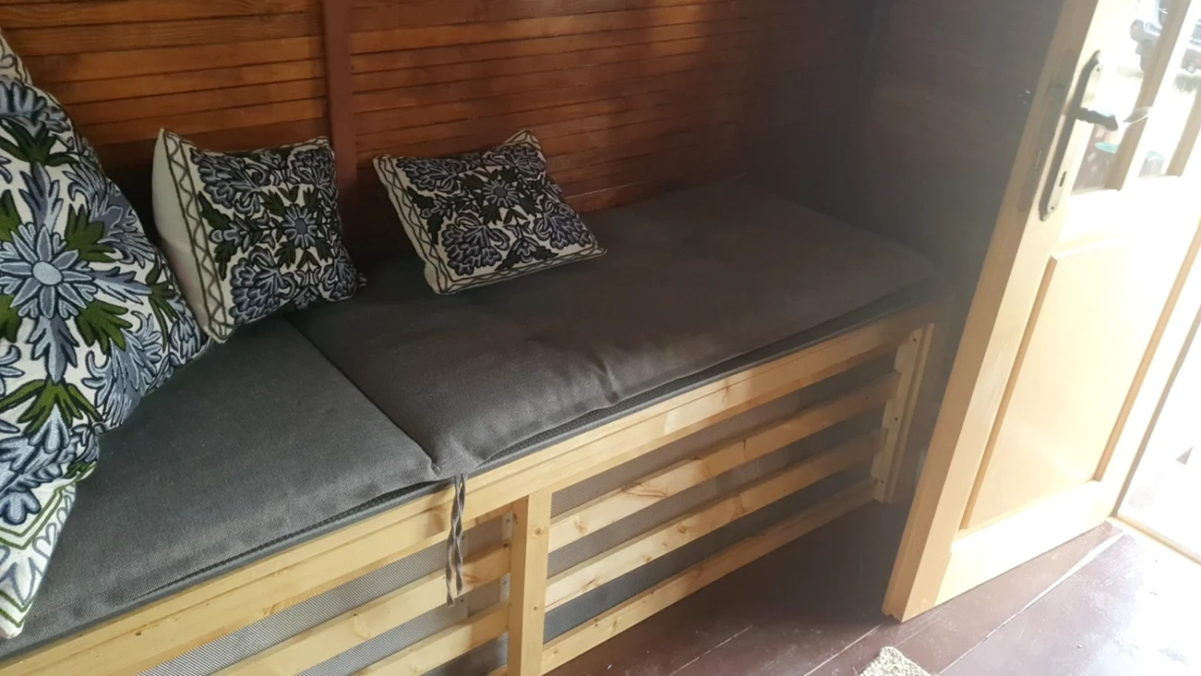 Pat cu stupi plini de albine  FOTO Relu Cojocaru