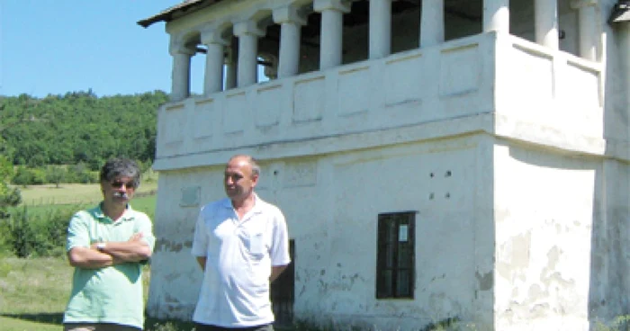 Cula lui Vladimirescu stă să pice