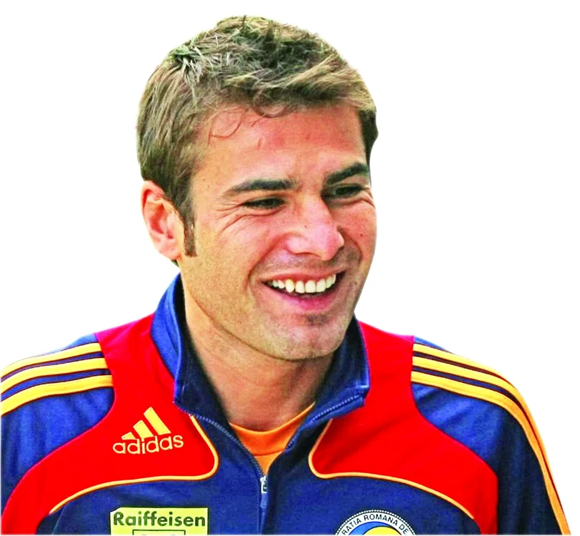
    Adi Mutu  