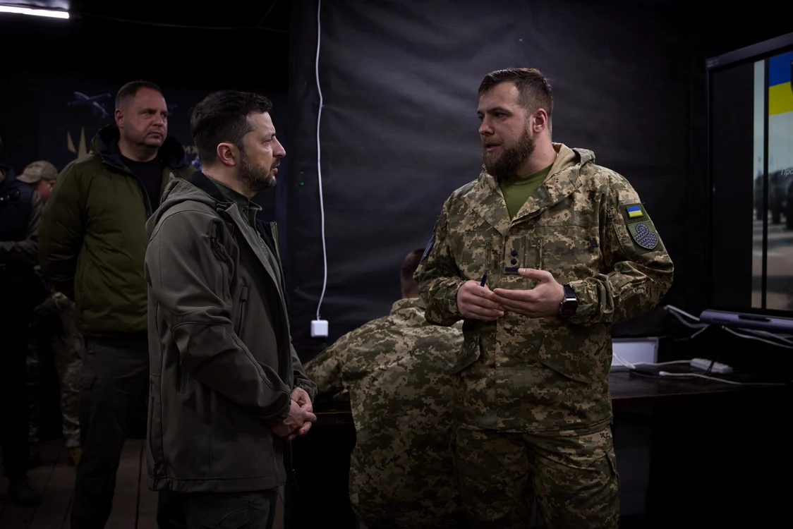 Volodimir Zelenski, alături de militari ucraineni. FOTO: President.gov.ua