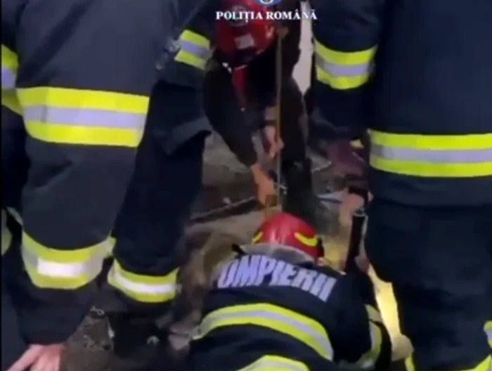 Un bărbat a fost salvat dintr-un canal în Capială FOTO Captură video