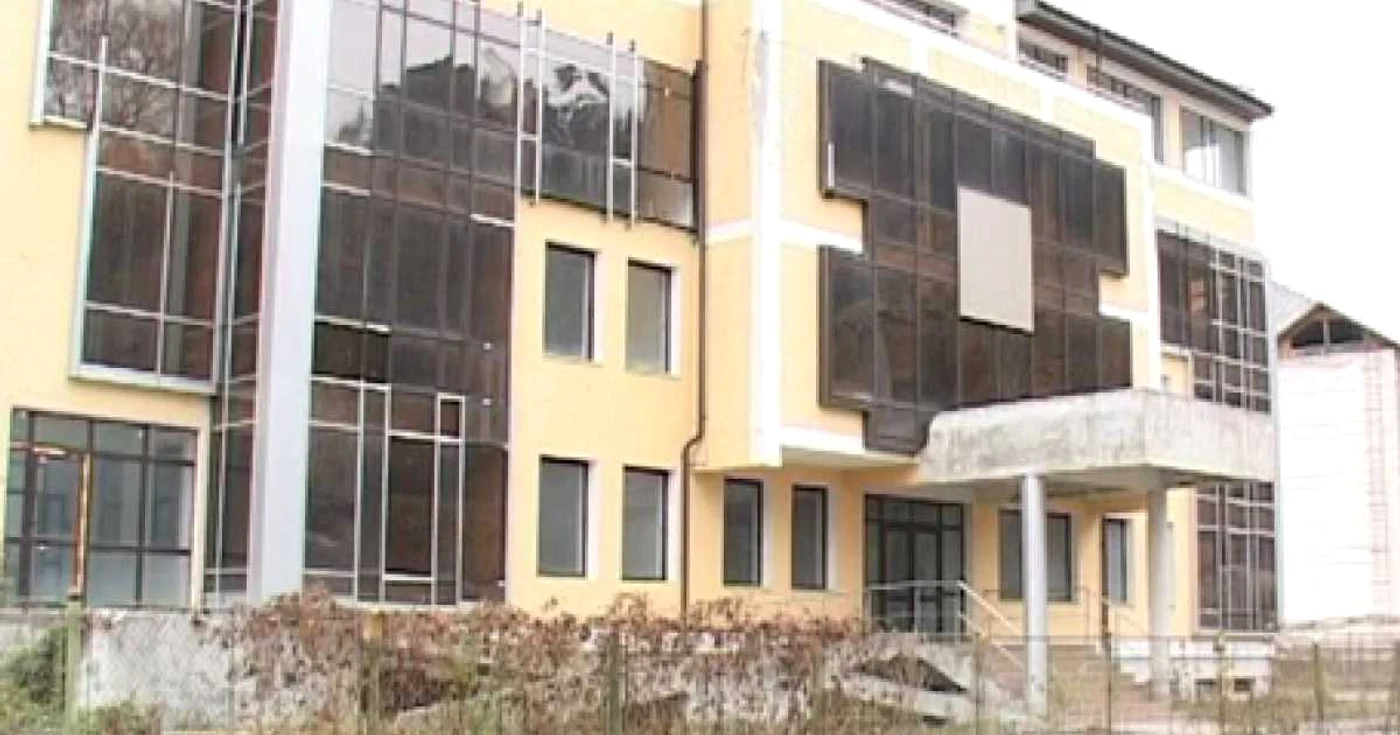 Clădirea de un milion de euro a fost lăsată de izbelişte 
