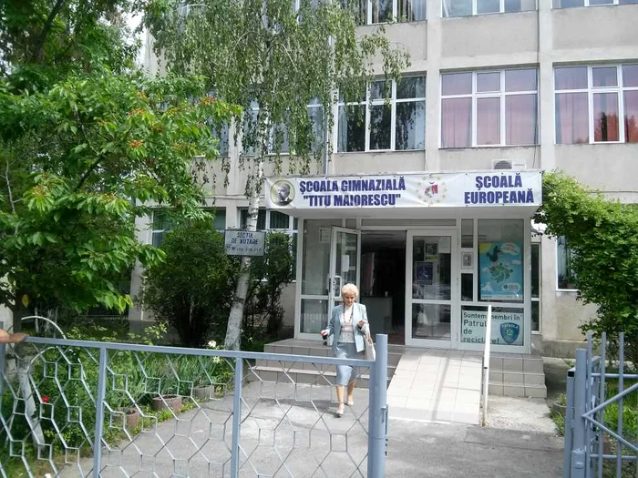 Prezenţa la vot a fost foarte redusă la trei ore după deschiderea urnelor FOTO Ionuţ Benea