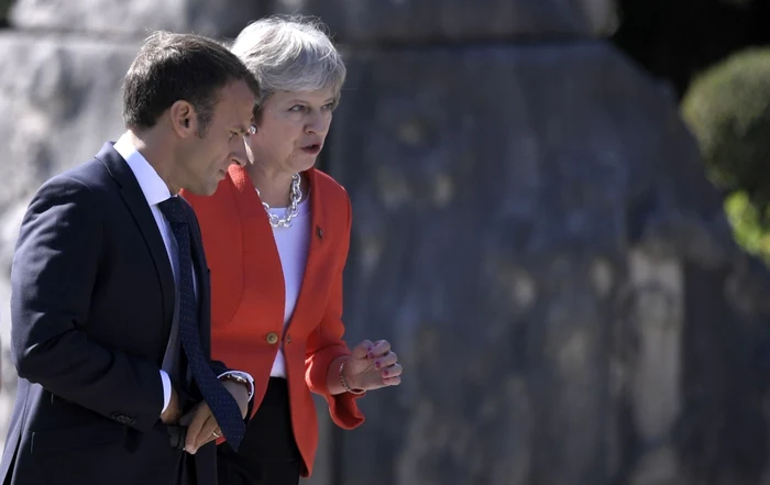 Premierul britanic Theresa May discutând la summitul informal de la Salzburg cu preşedintele francez Emmanuel Macron FOTO EPA-EFE