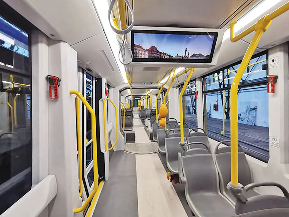 Tramvaiele sunt moderne şi spaţioase