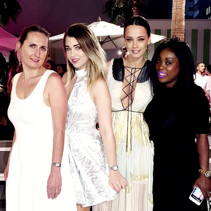 Andreea a radiat de fericire în rochia ei cu un decolteu ameţitor