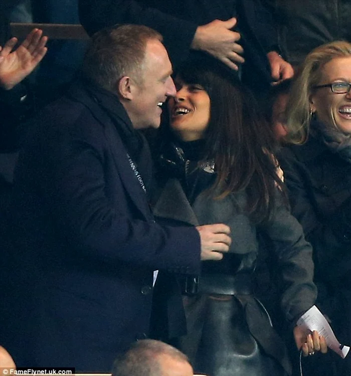 Salma Hayek se simte bine pe stadion