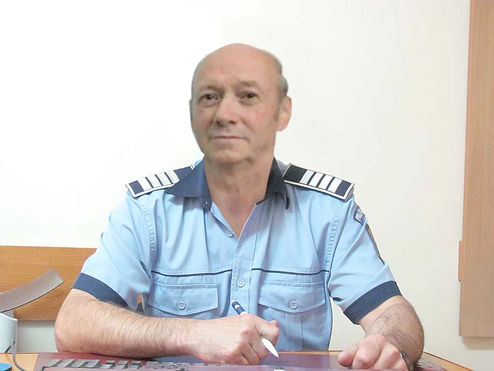 Se dădea drept poliţist