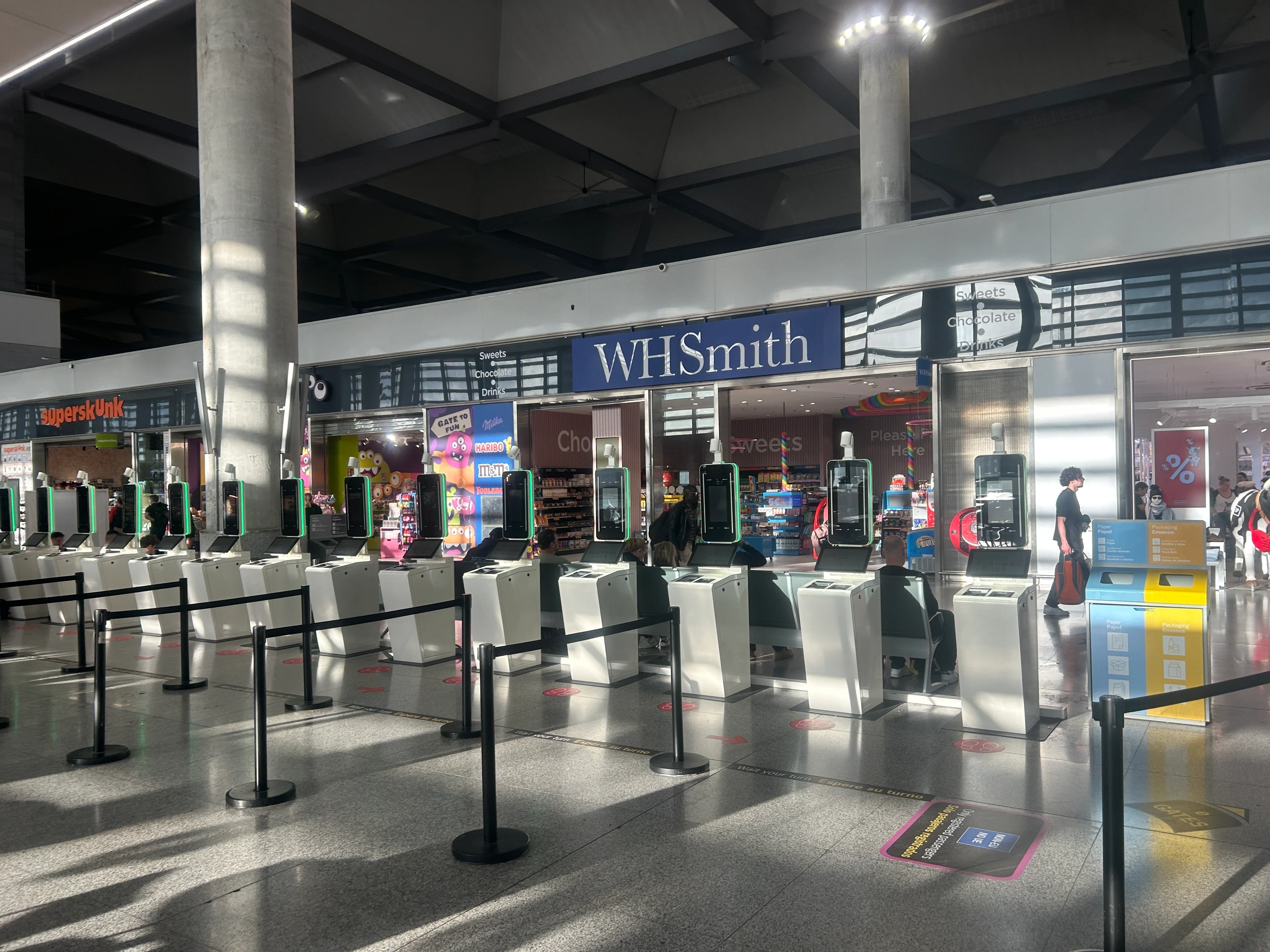 Vara cozilor în aeroporturile din Europa. De ce noul sistem EES de scanare biometrică crește timpii de așteptare