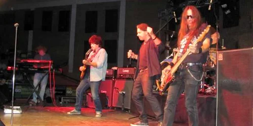 Veteranii de la Piramis în concert la Arad