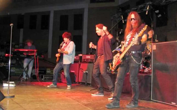 Veteranii de la Piramis în concert la Arad