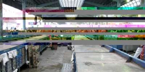 Mărfurile lipsesc de pe tarabele din Piaţa Centrală