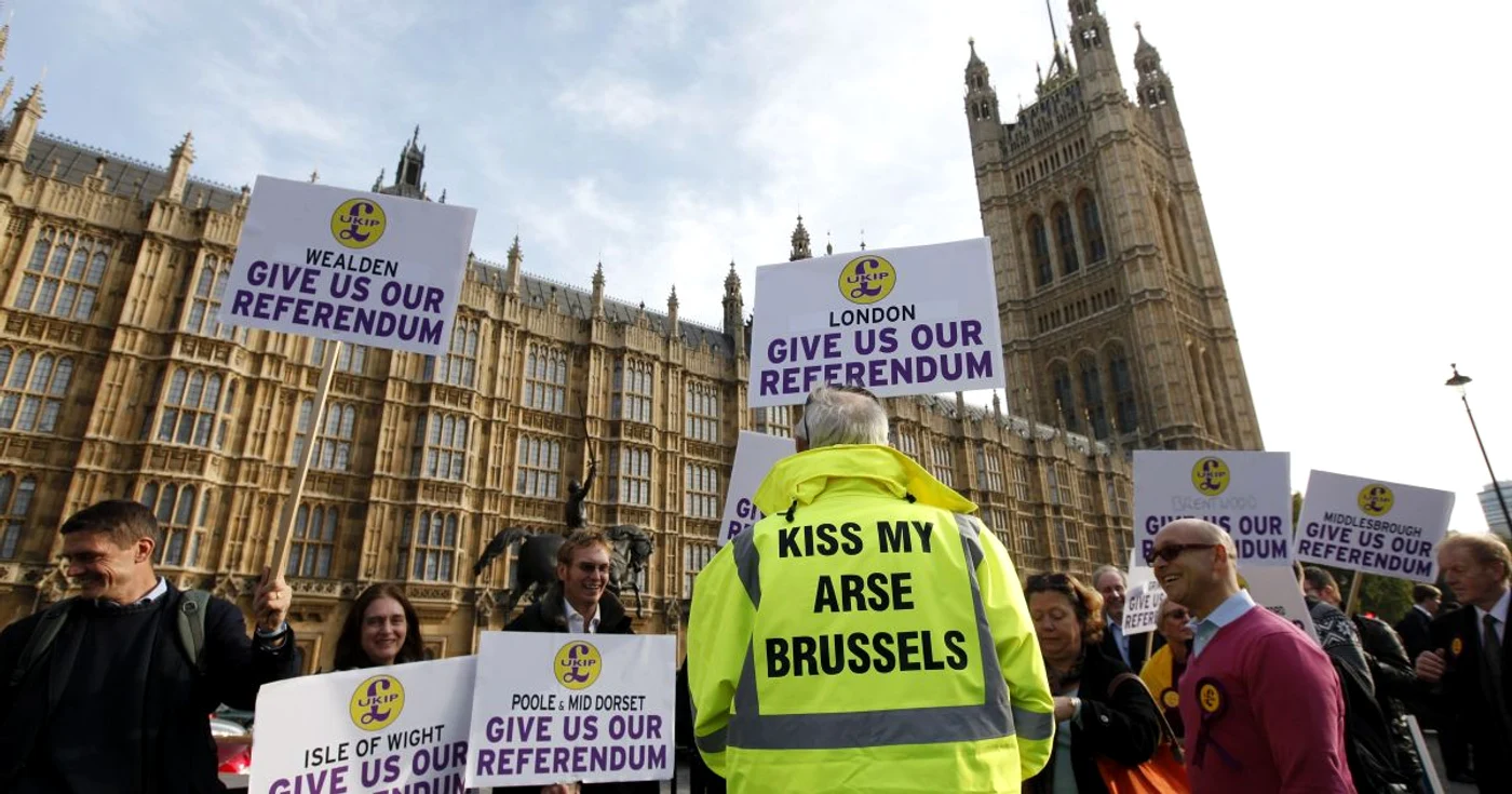 Mulţi cetăţeni britanici cer guvernului de la Londra să le ofere şansă să-şi exprime opţiunea cu privire la apartenenţa Regatului la Uniunea Europeană FOTO Reuters