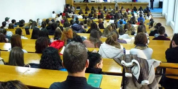 Curs de jurnalism pentru liceeni la Universitatea Andrei Şaguna din Constanţa